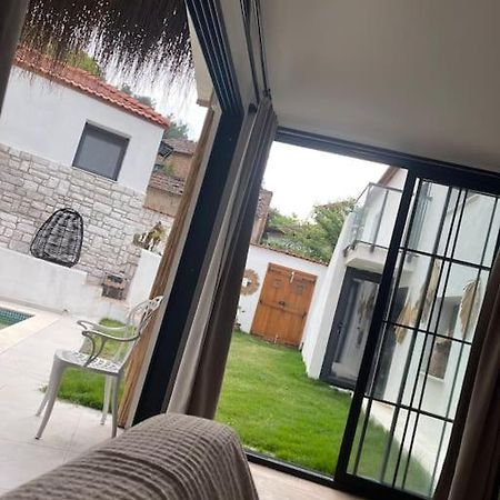 Oezel Havuzlu Kiralik Tas Villa Kusadası Exteriér fotografie